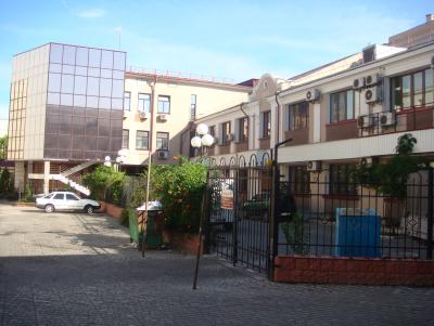 Прикрепленное изображение: 10 пр.Кирова Укрсоцбанк Дворик.jpg